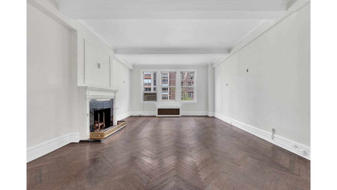 Classic 7 Opportunity in Sutton Place Well loved for generations and now offered in estate condition you can be the next steward of this elegant apartment and create the home ...