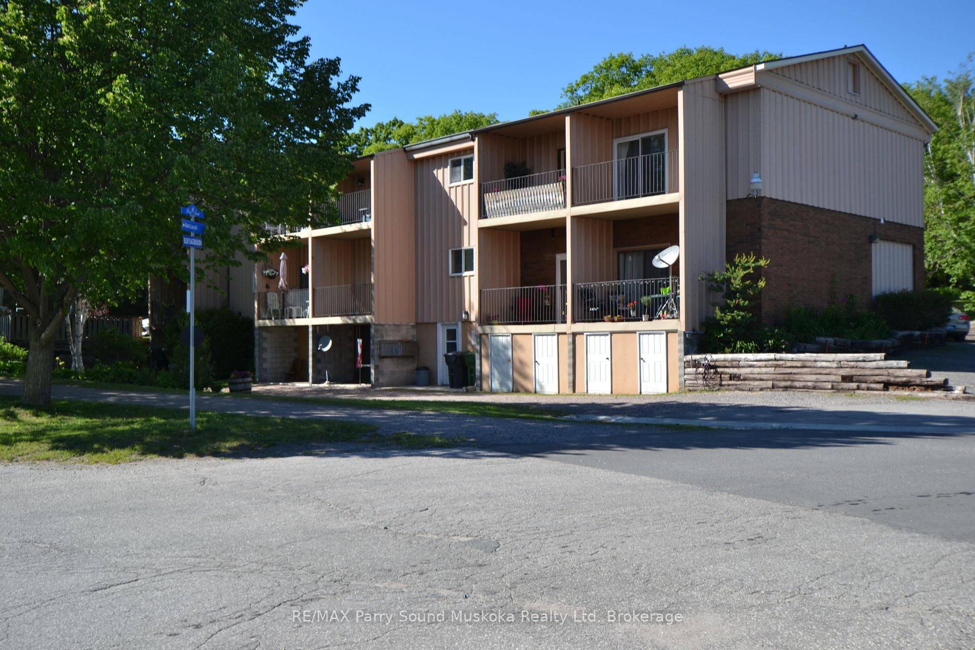 Live the cottage country dream whether a home or your city getaway w low maintenance !