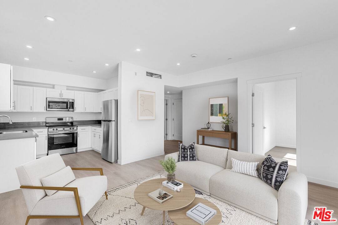 1227  N Berendo St 2BR La