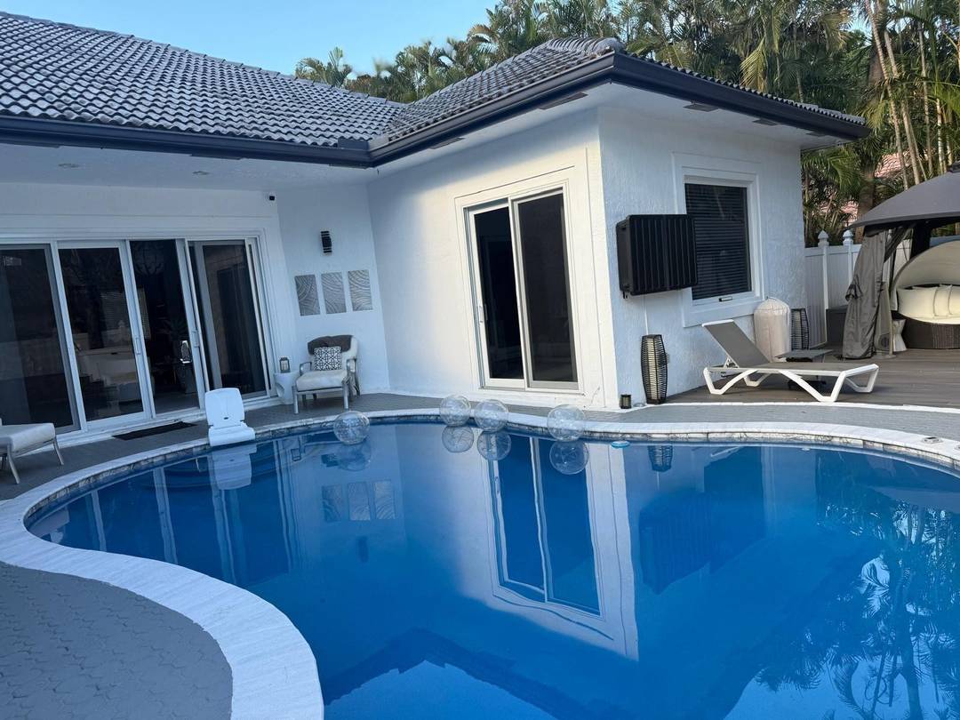 BD 3BA contemporary home in East Boca Raton.
