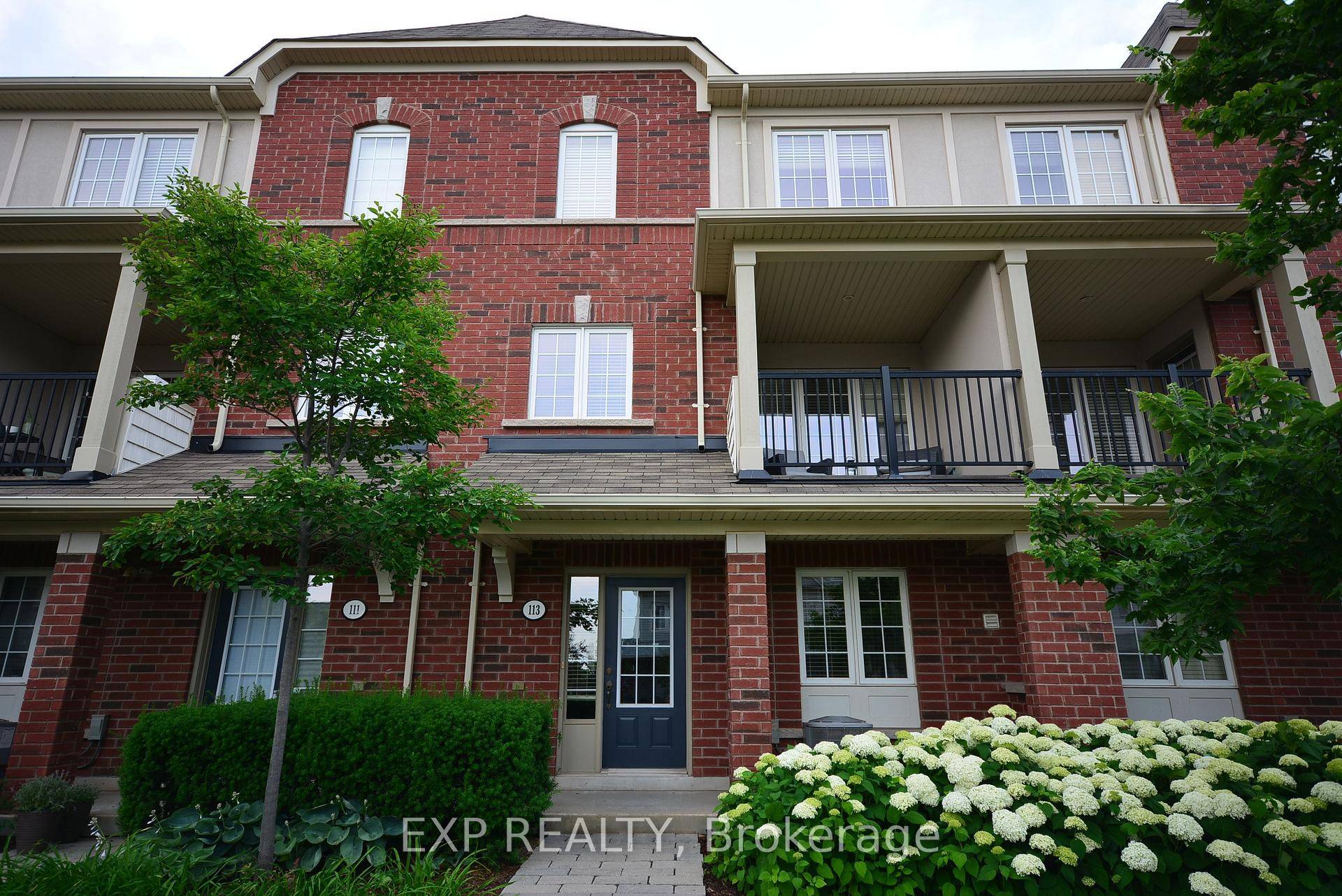 This stunning 3 bedroom, 2 Car garage unit is located steps away from the heart of Oak Park.
