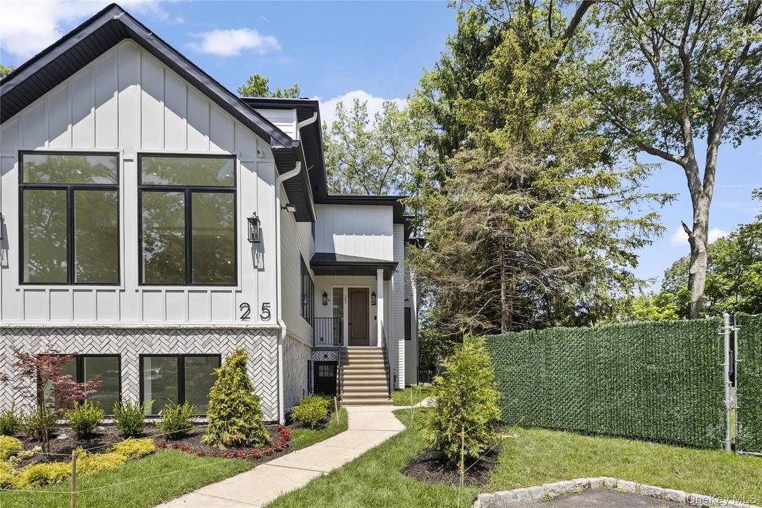 Welcome to 25 N Rigaud ! This exquisite townhouse, built in 2025, offers a luxurious lifestyle on 4, 950 sq.