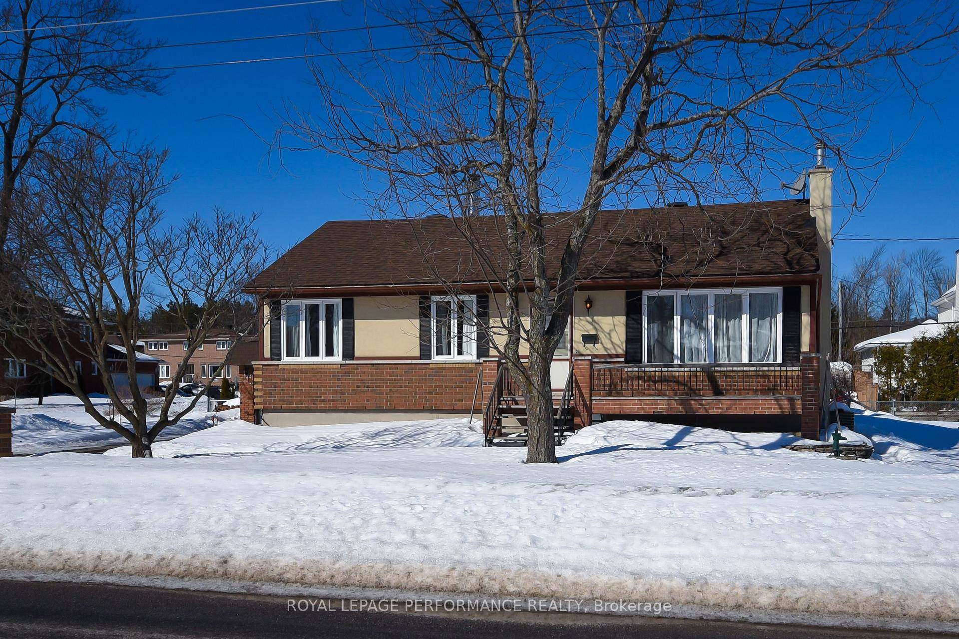 Well maintained charming 3 2 bedroom, 1.