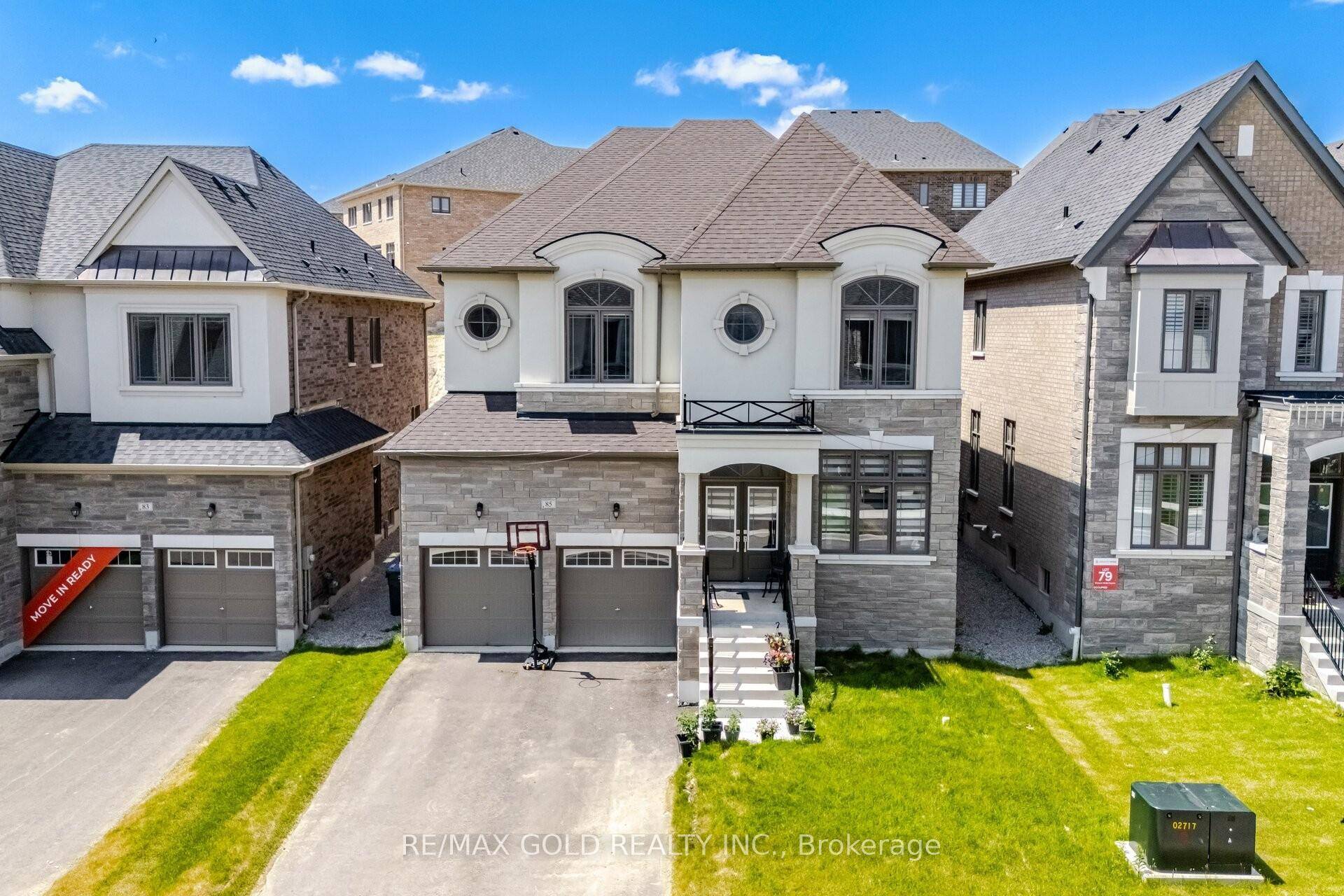 Aprx 3700 Sq Ft ! ! Come amp ; Check Out This 1 Year Old Fully Detached Luxurious amp ; Newly Painted Home Boasts A Stunning Stone amp ; Stucco ...