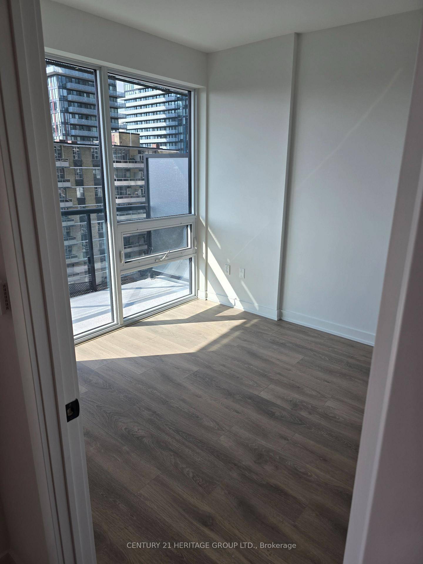 Welcome to the Modern and Luxurious Line 5 Condo Urban Living at Its Finest !