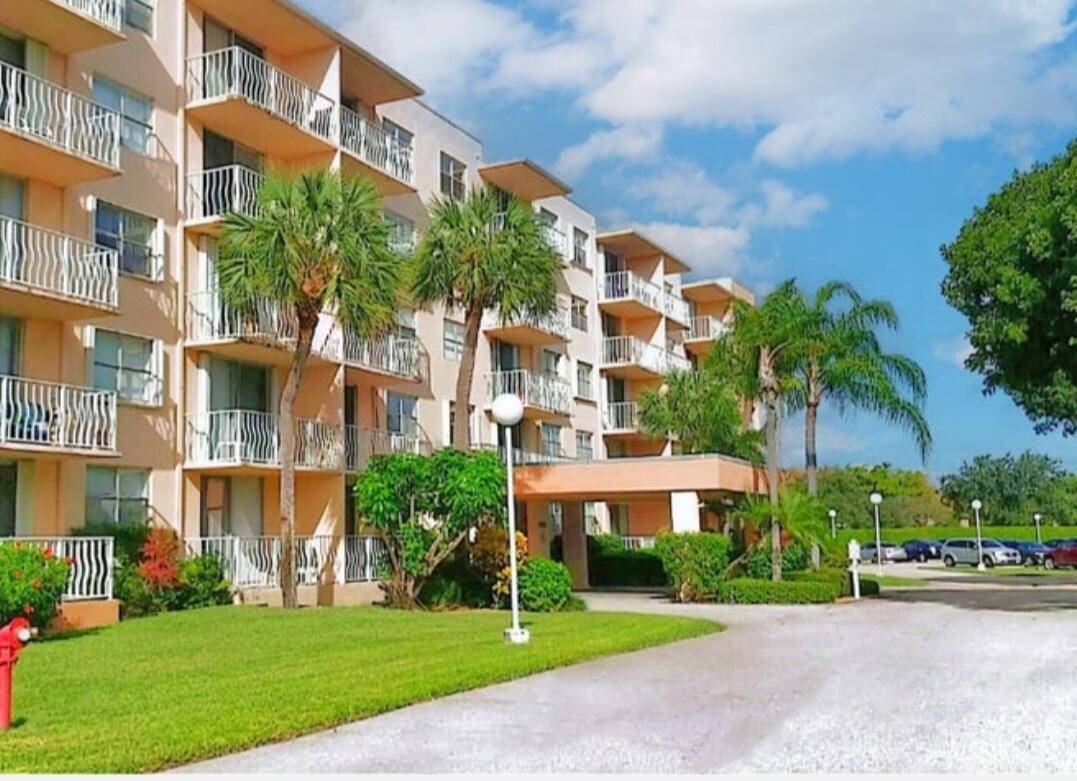 Located in the beautiful community of Breakwaters of the Palm Beaches, this 2 bedroom, 2 bath condo has a lot to offer.