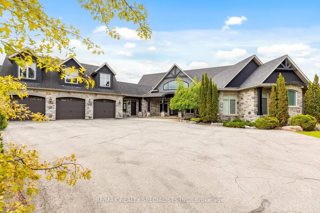 Stunning Stone Bungaloft On Over 9 Acres Of Mature Forest W 6 Car Garage.