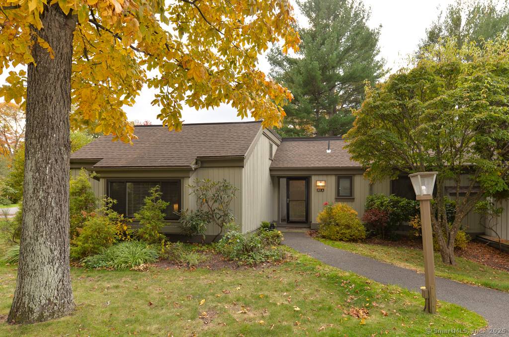 Completely renovated 3 bedroom Berkshire model condominium in 55 Heritage Village !