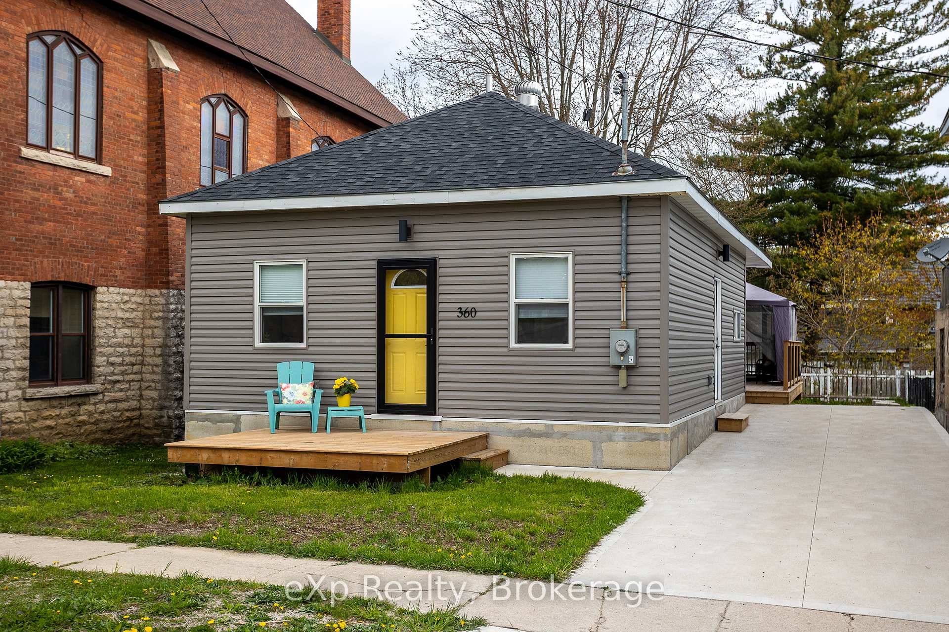 Discover easy, one floor living in this beautifully renovated 2 bedroom, 1 bath home, perfectly situated in the heart of Wiarton.