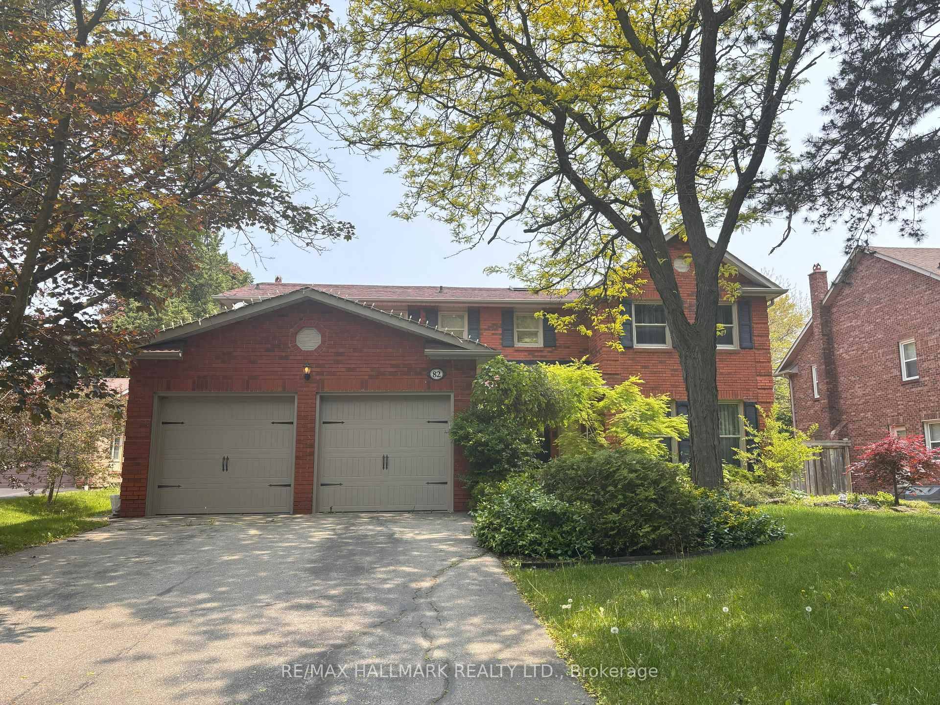 A Must See. Prized Location On Peaceful Crescent.