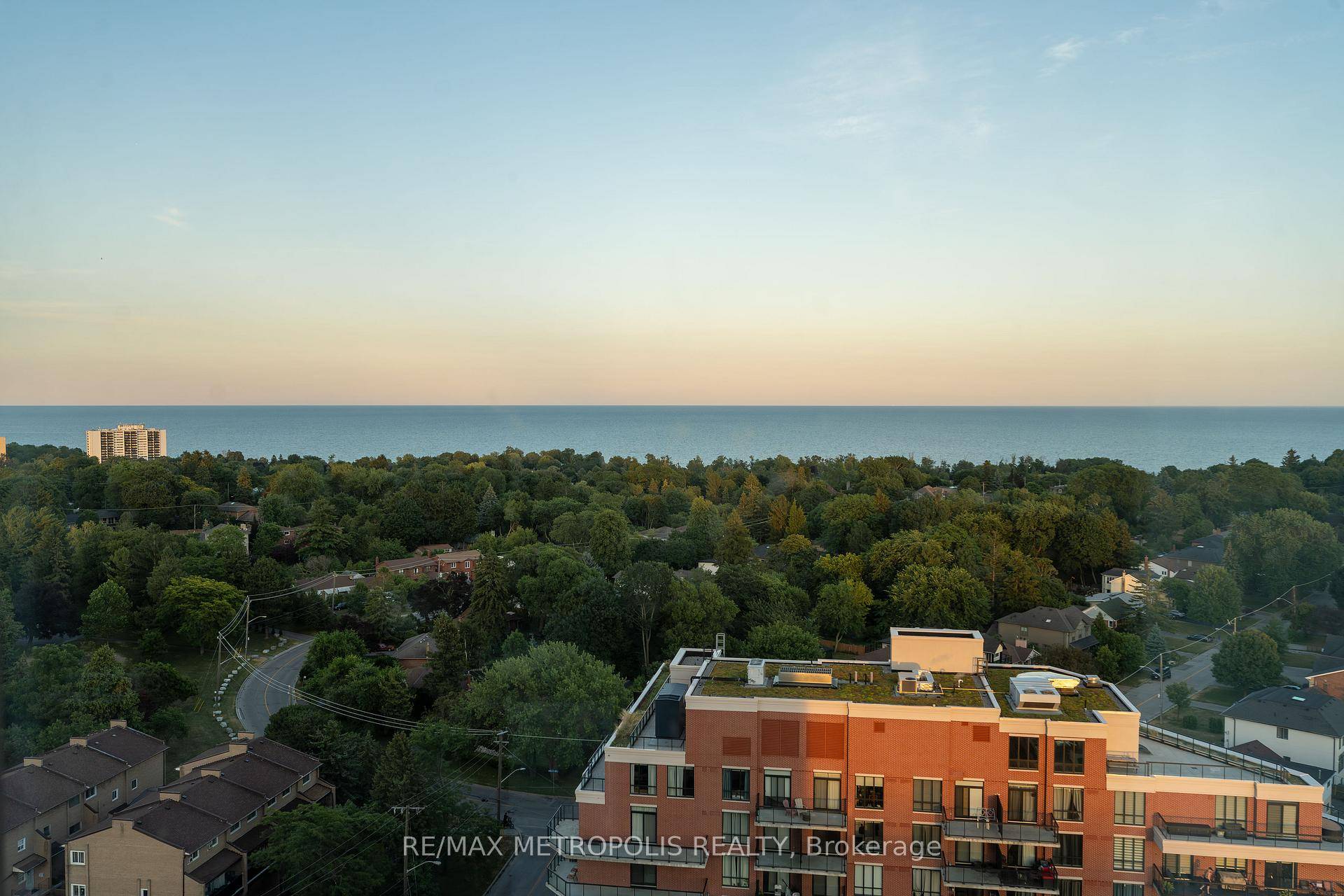 Bright amp ; Spacious 2 1 Flex Solarium Bedroom Condo with Breathtaking Lake amp ; City Views.