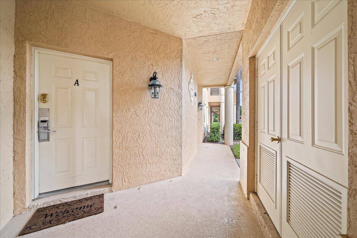 Unlock Flexibility and Income Potential in Castle Pines !
