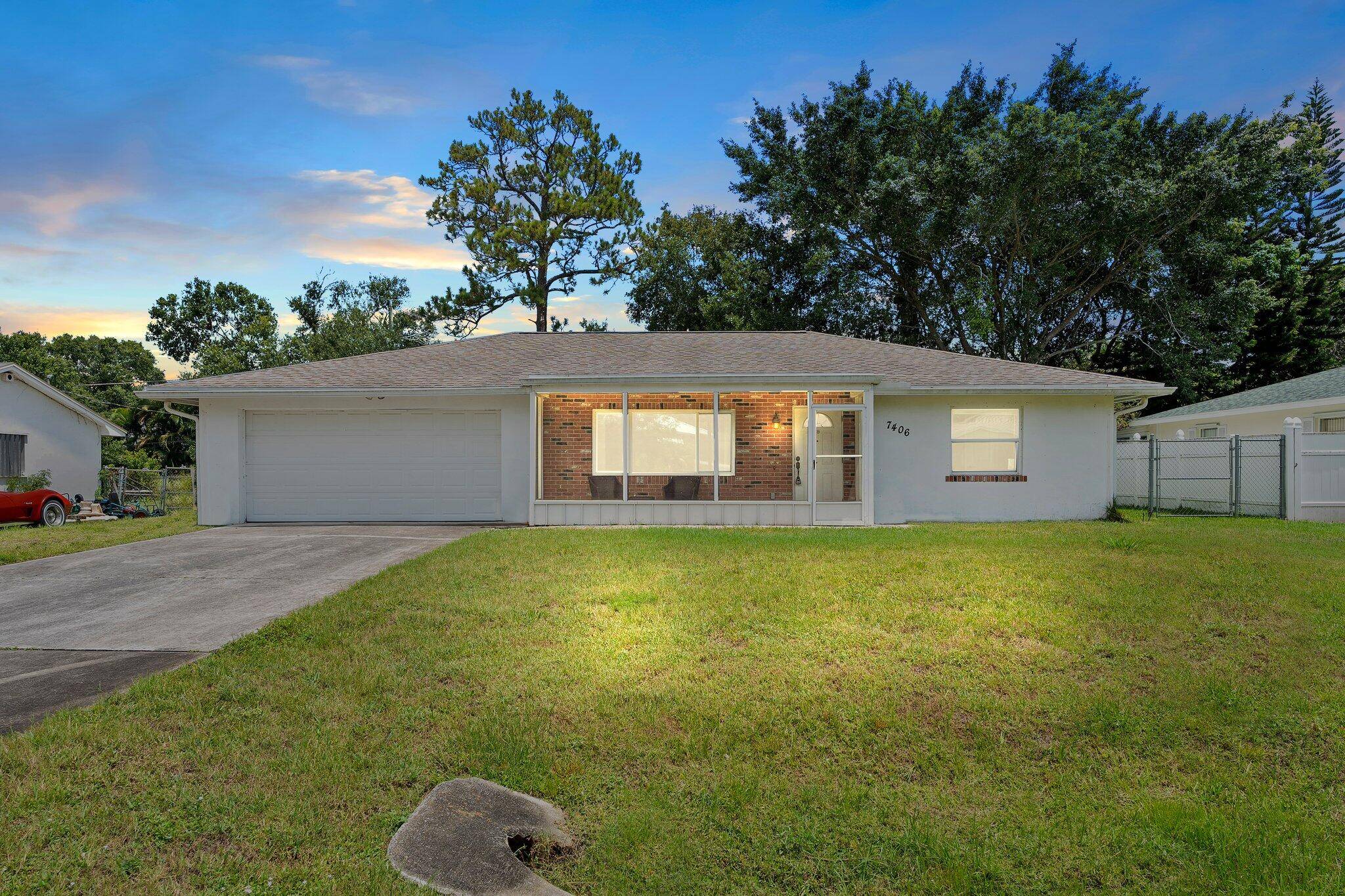 Welcome to your dream getaway nestled in the heart of sunny Florida !