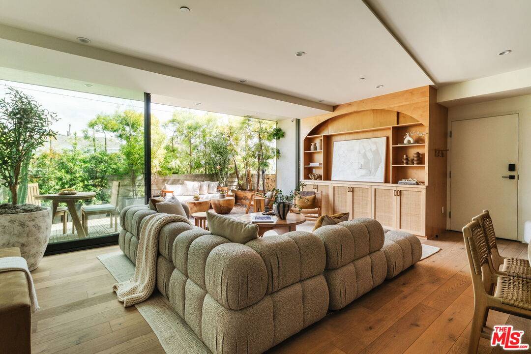 3214   Highland Ave 2BR Santa Monica La
