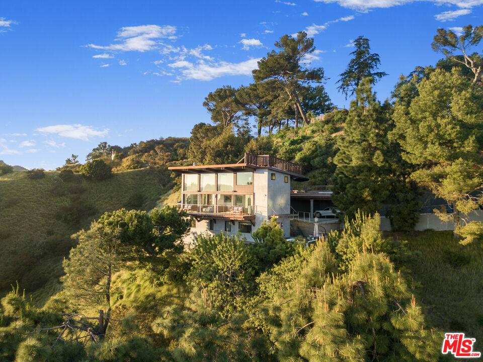 1735 Summitridge Dr 4BR Beverly Hills Post Office | B.H.P.O. La