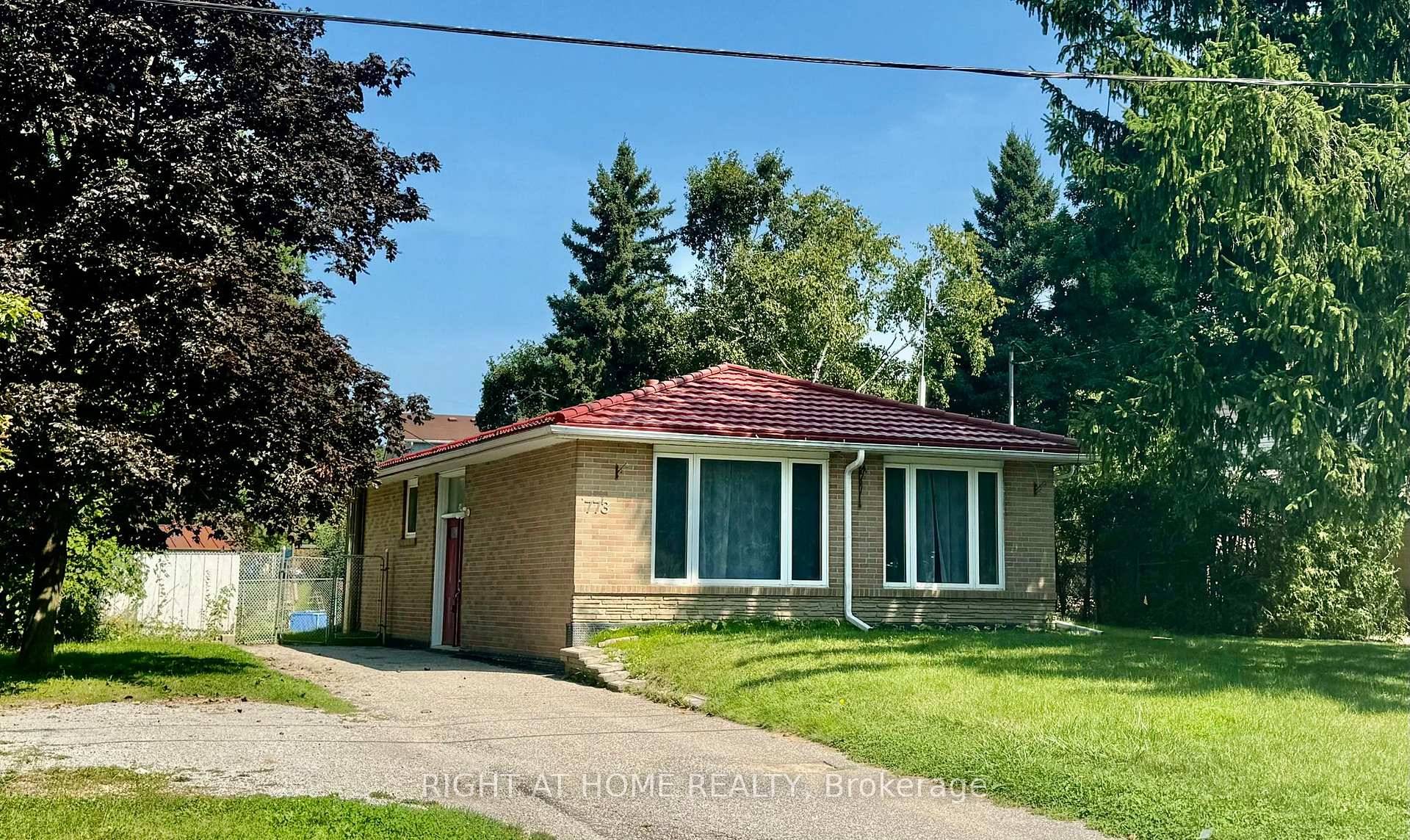 Beautifully Updated 3 2 Bedroom Bungalow in Prime Newmarket Location !