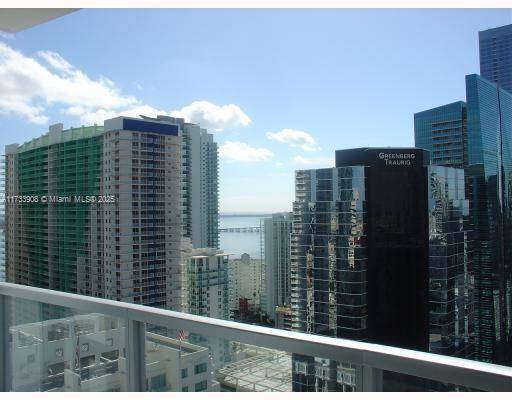 BEAUTIFUL STUDIO, BIG BALCONY, 28th LEVEL, GREAT VIEWS !