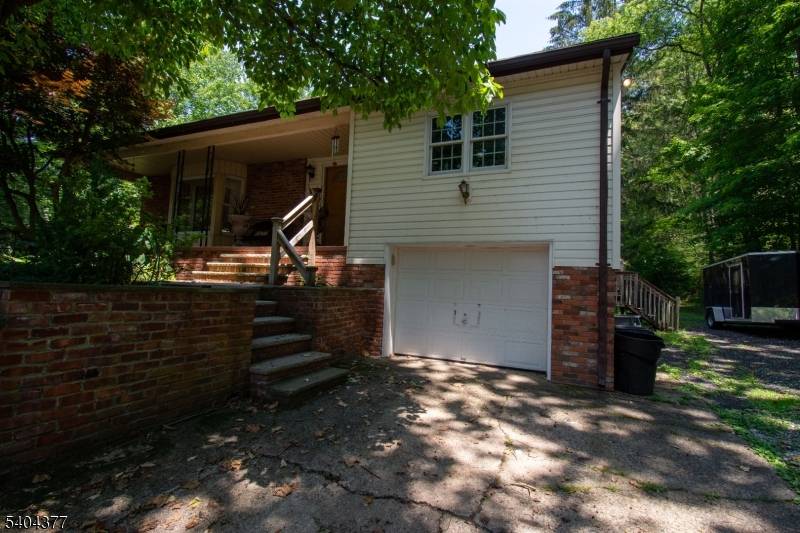 Quintessential 'Cupsaw Lake' house for rent.