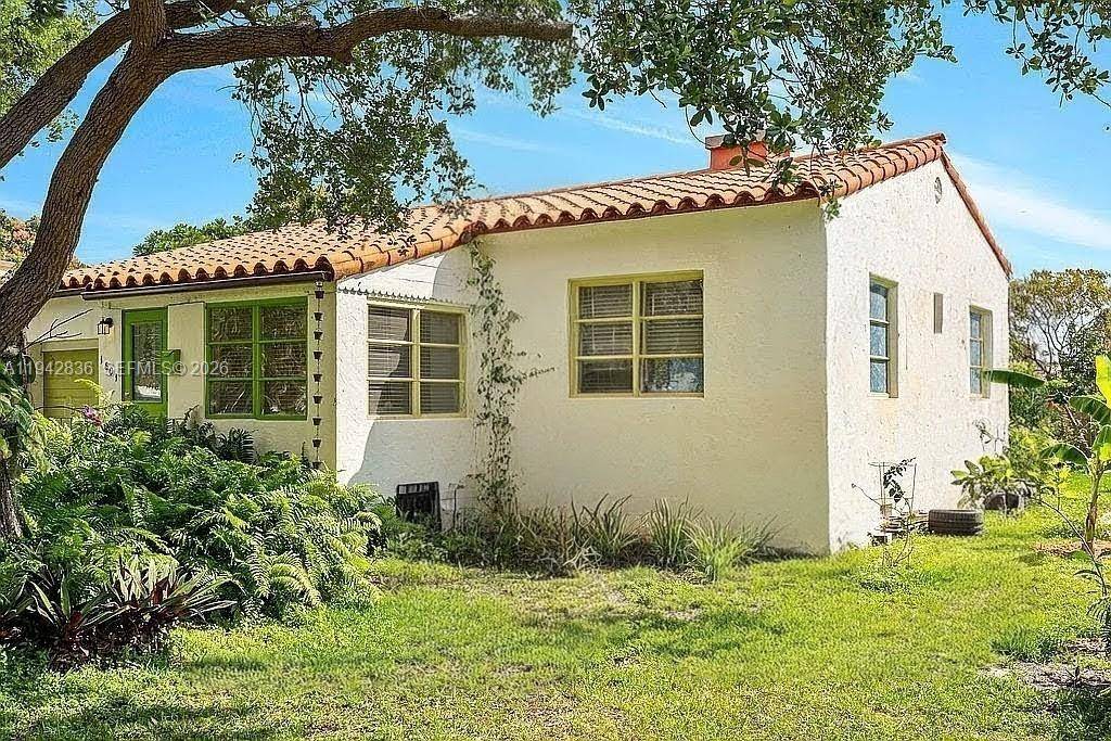 Experience the perfect blend of charm and convenience in this stunning Hollywood Lakes District residence.