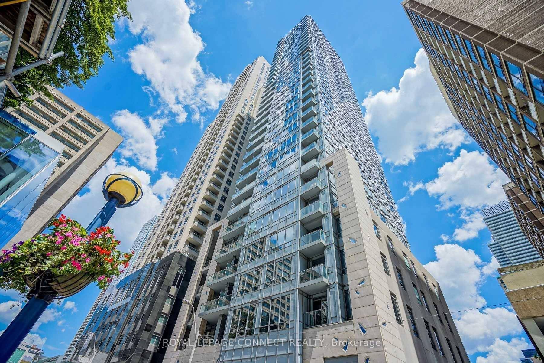 Crystal Blu' Lux Condo Heart Of World Class Shopping Strip.