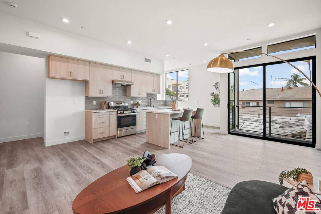 1202  N Orange Grv 3BR Hollywood Hills East La