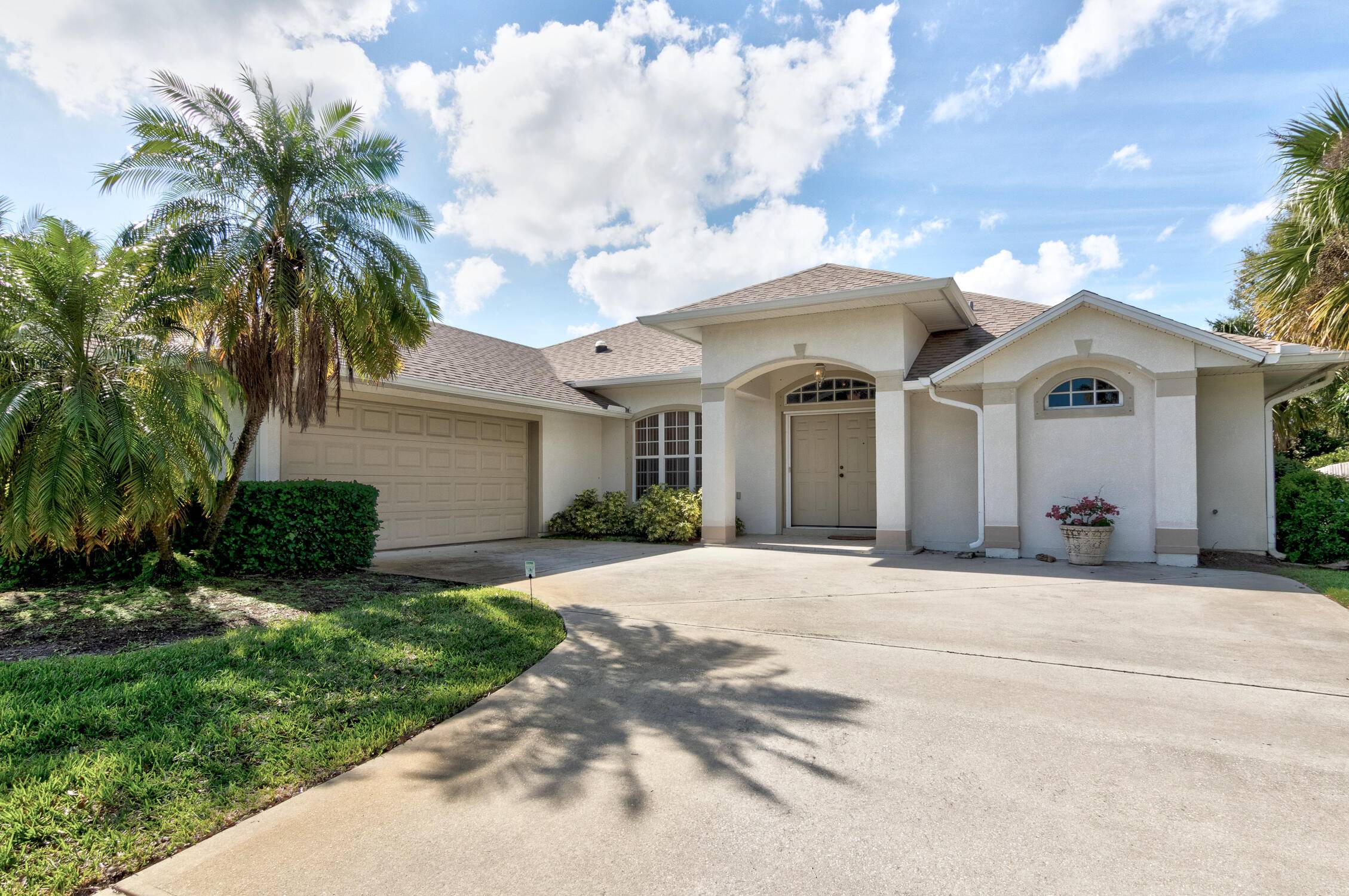 Now Available, immaculate 3 2 2 pool home in Sweet Home Sebastian.