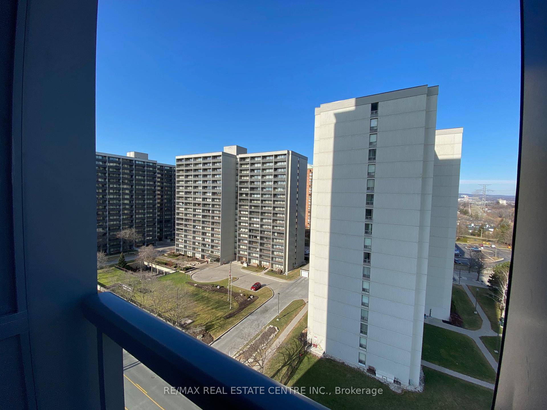 2 bedroom, 2 bathroom suite in the luxury Illumina condominium, perfectly located in downtown Burlington.