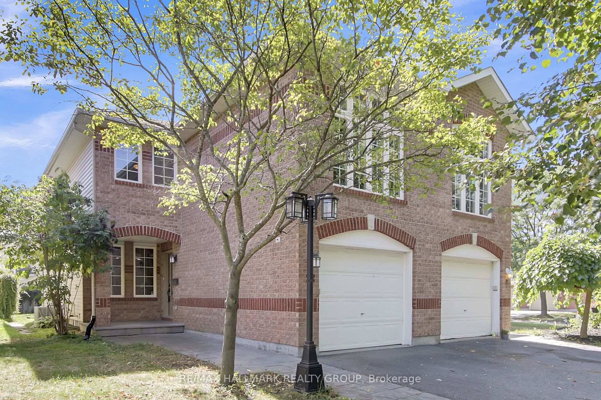 This home will WOW you with luxury in its 2 stories boasting 3 spacious bedrooms and 3 elegant bathrooms.