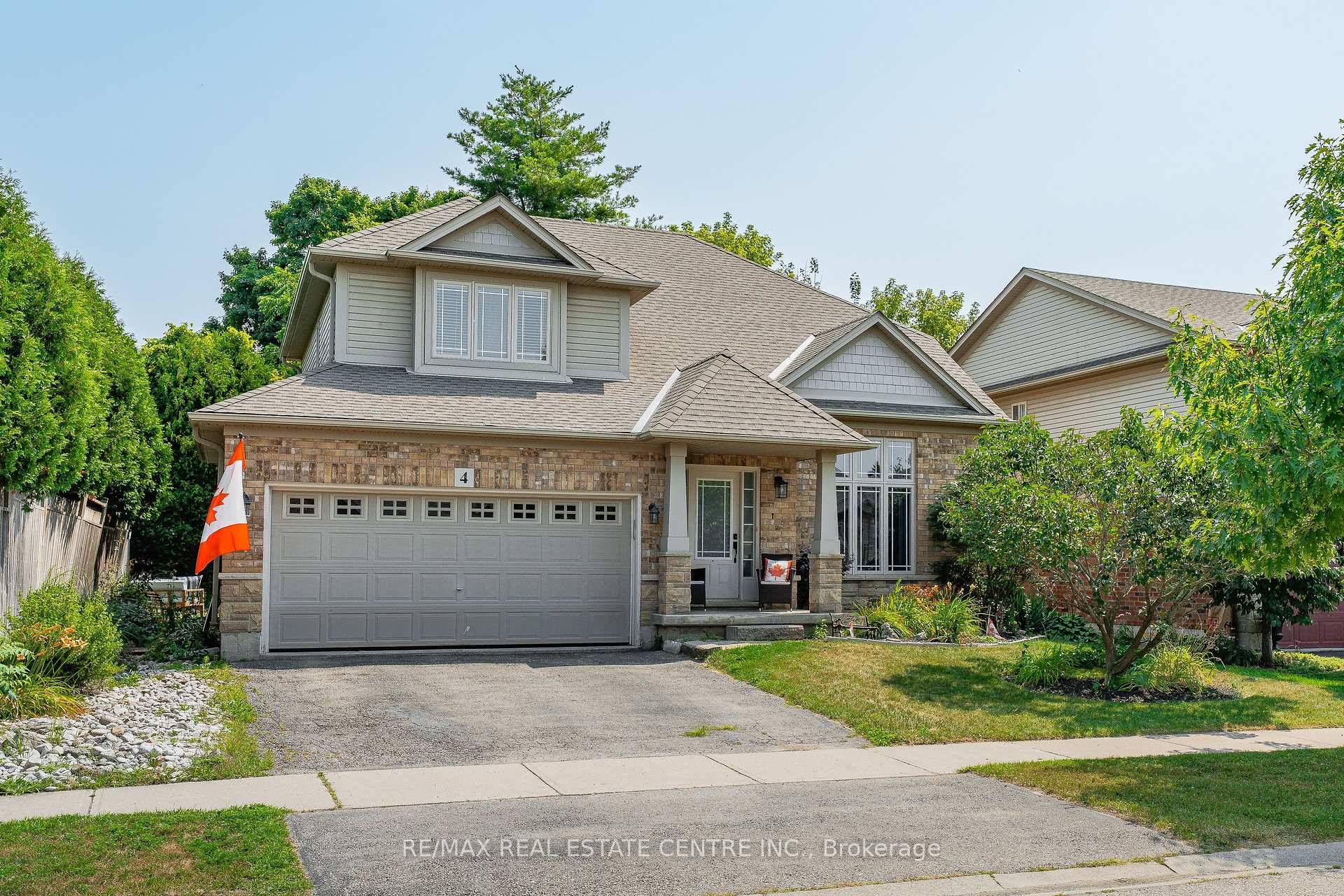 This well maintained two storey home offers a blend of style, space, and functionality in one of Paris's most sought after neighbourhoods.