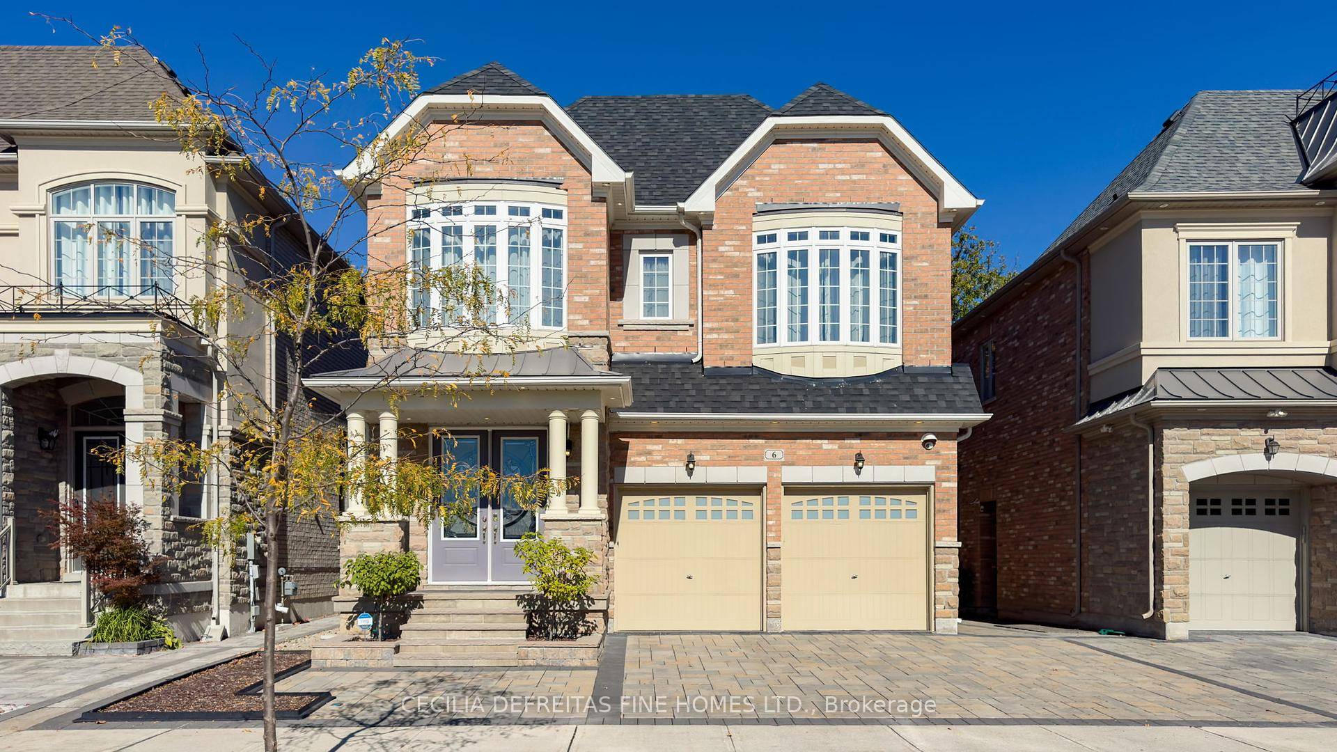 RAVIINE LOT PRIVATE BACKYARD LUXURY UPGRADES I SOUGHT AFTER VELLORE VILLAGE.