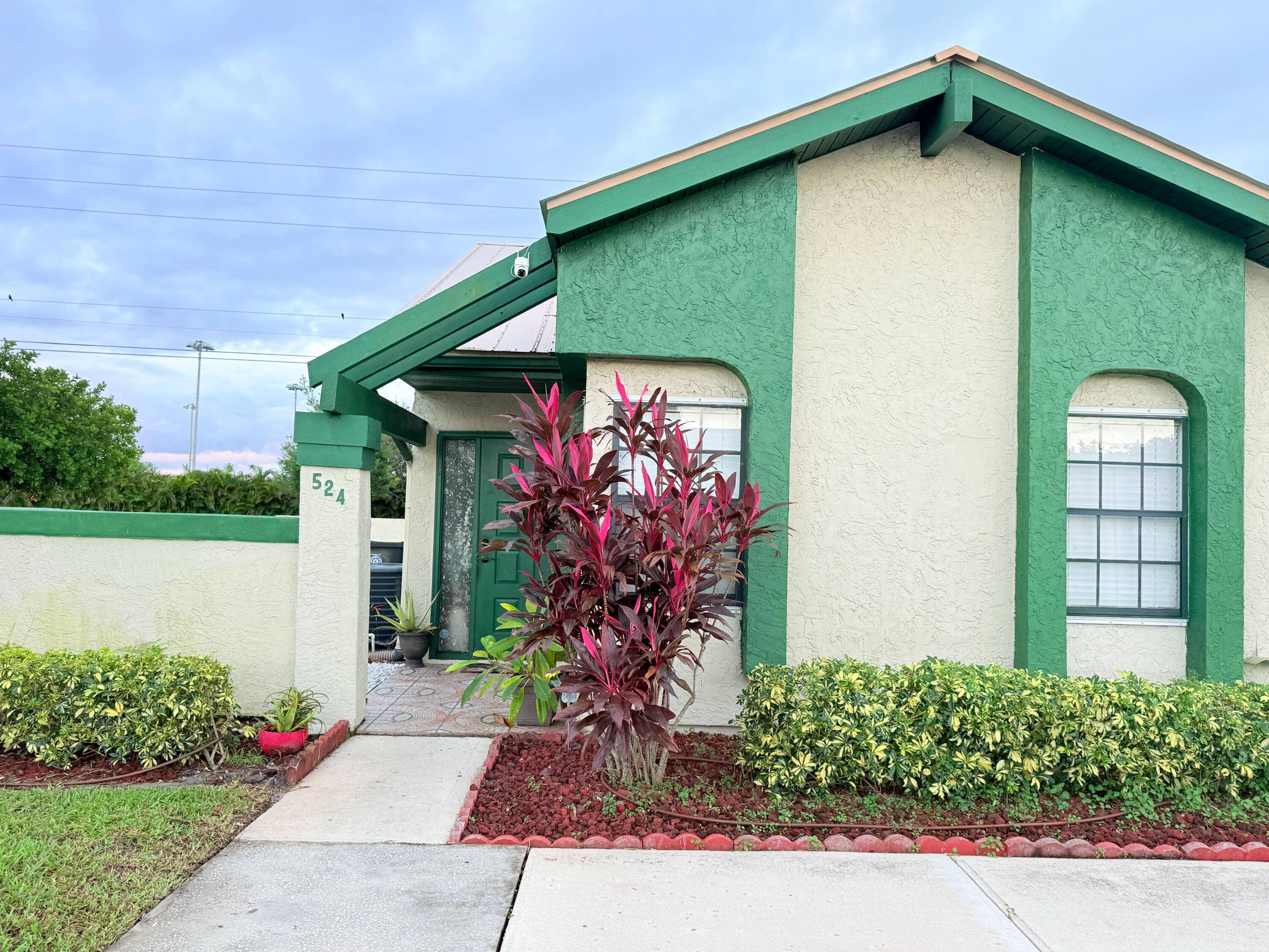 524 SW Sara Boulevard Villa Palm Beach