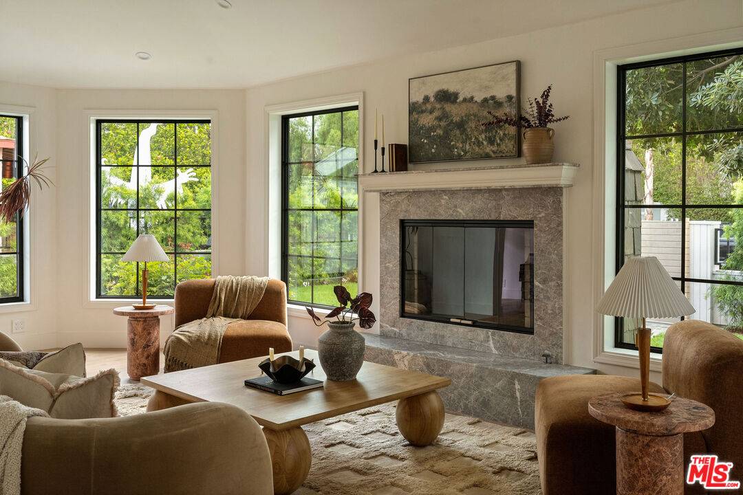 851   Dickson St 4BR Marina Del Rey La