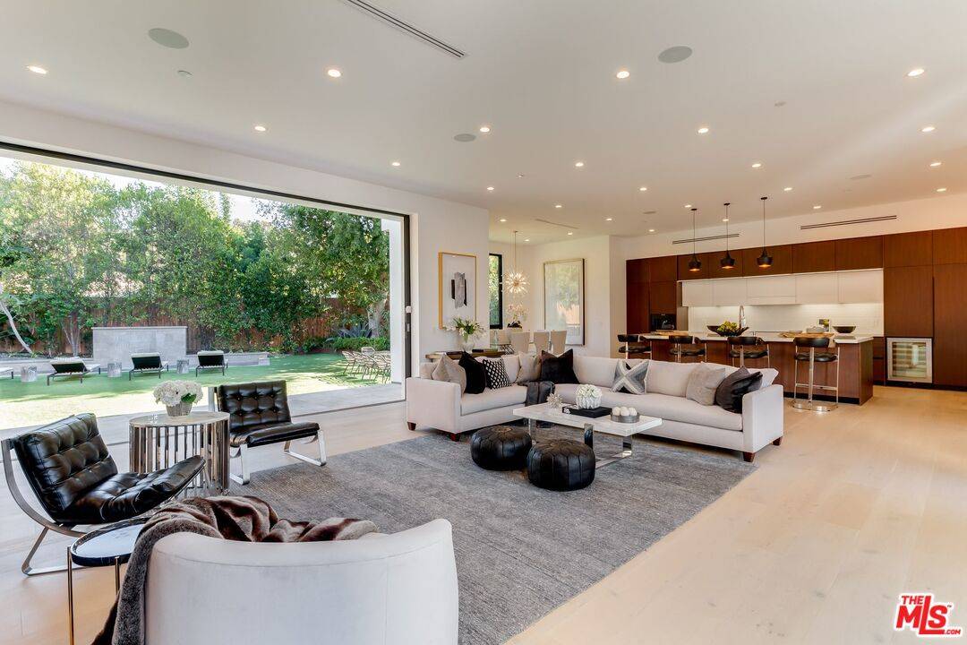 12119   Travis St Brentwood LA