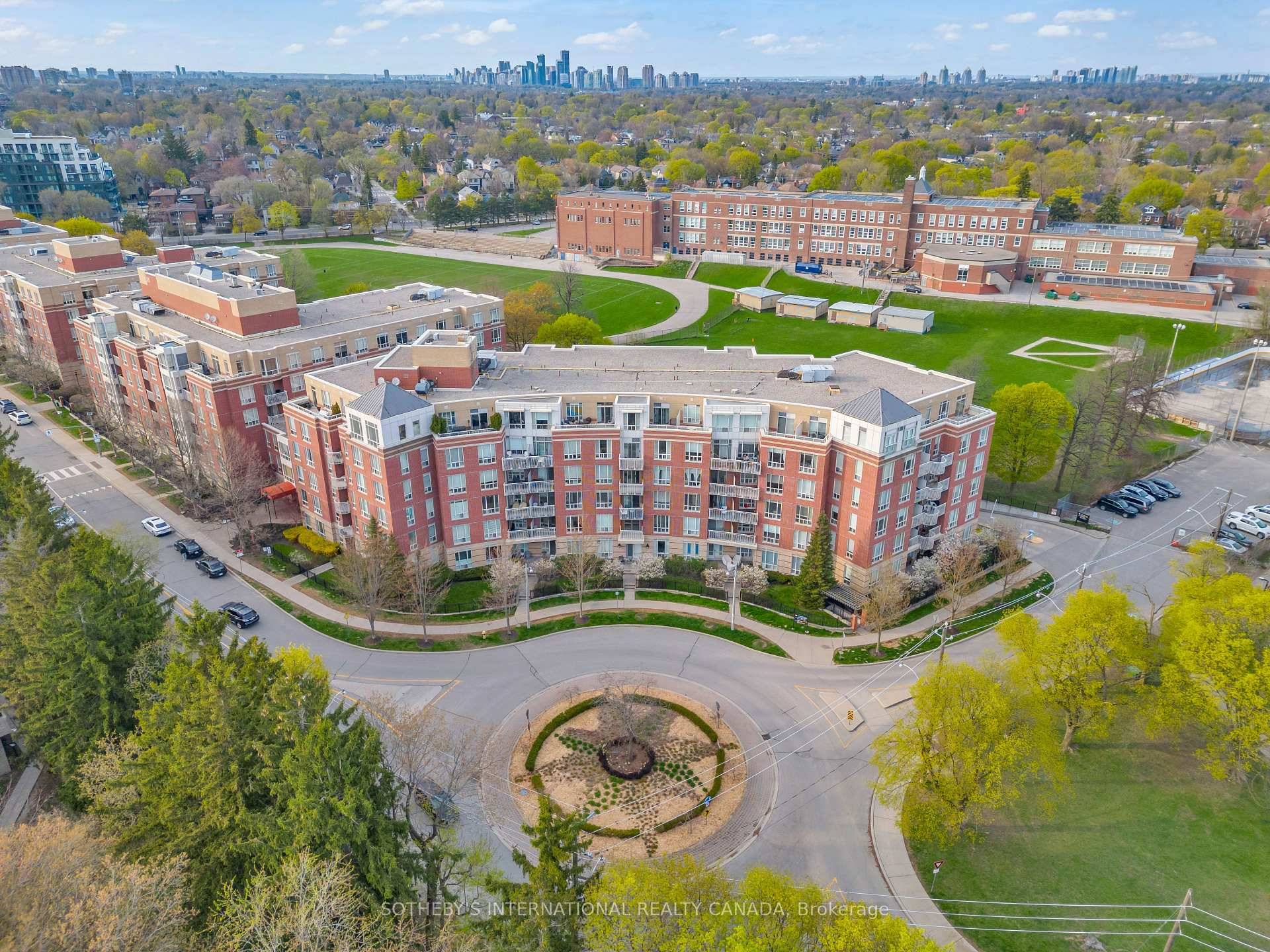 Welcome to one of the largest suites in this highly sought after Lawrence Park residence.