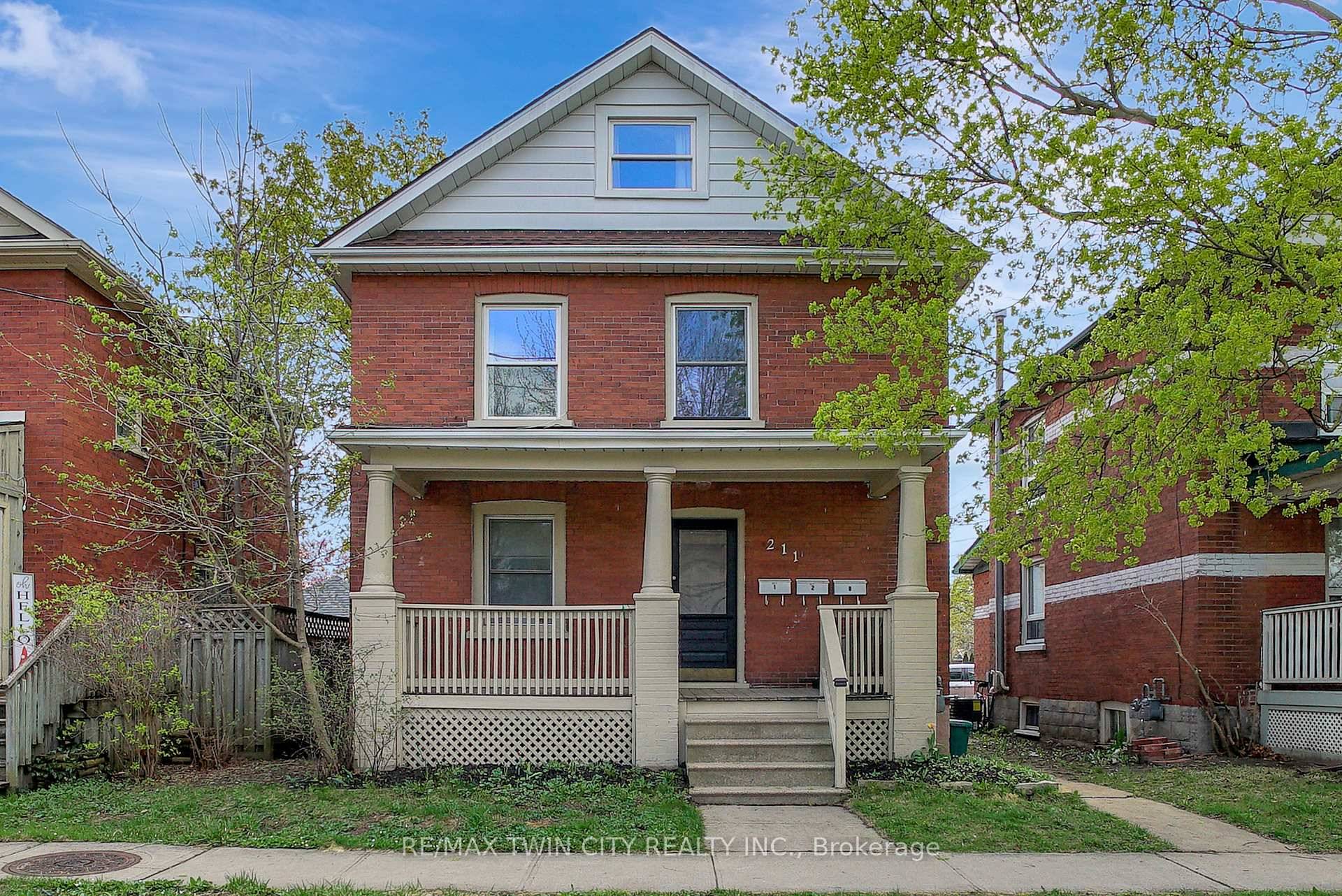 Welcome to 211 Dolph St N, a fantastic opportunity for savvy first time homebuyers and investors alike !