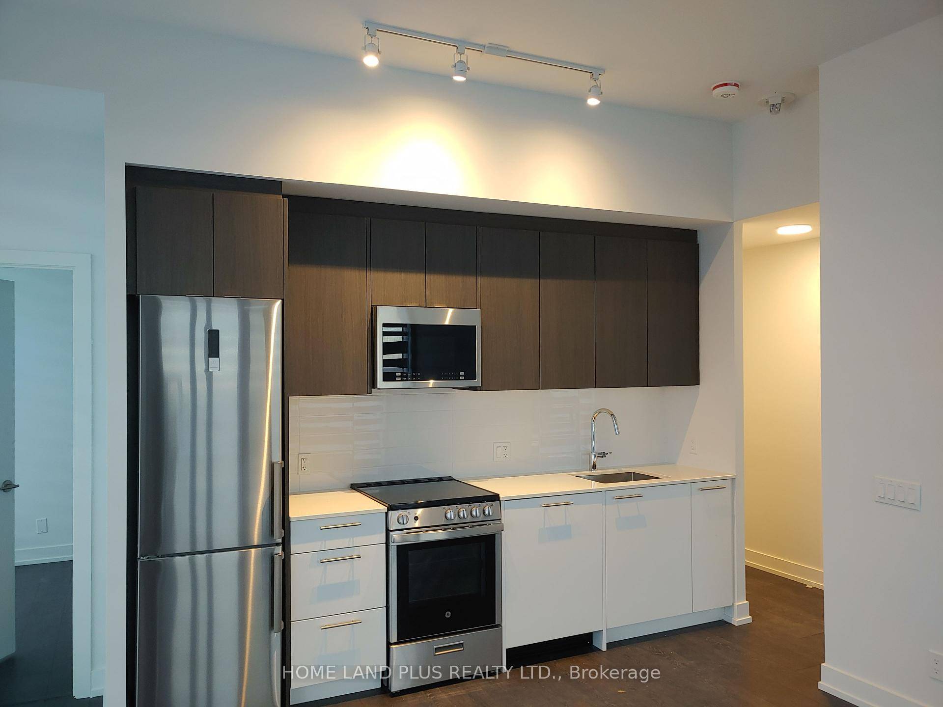 2 bdr corner unit with 2 full washrooms in a great neighborhood has 1 Parking and Locker.