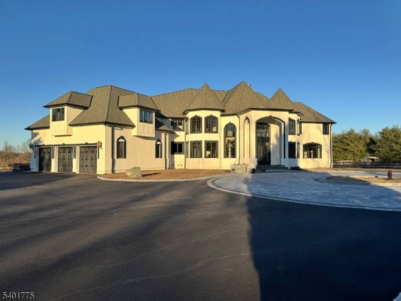 Introducing a highly sought after, one of a kind Somerset masterpiece !