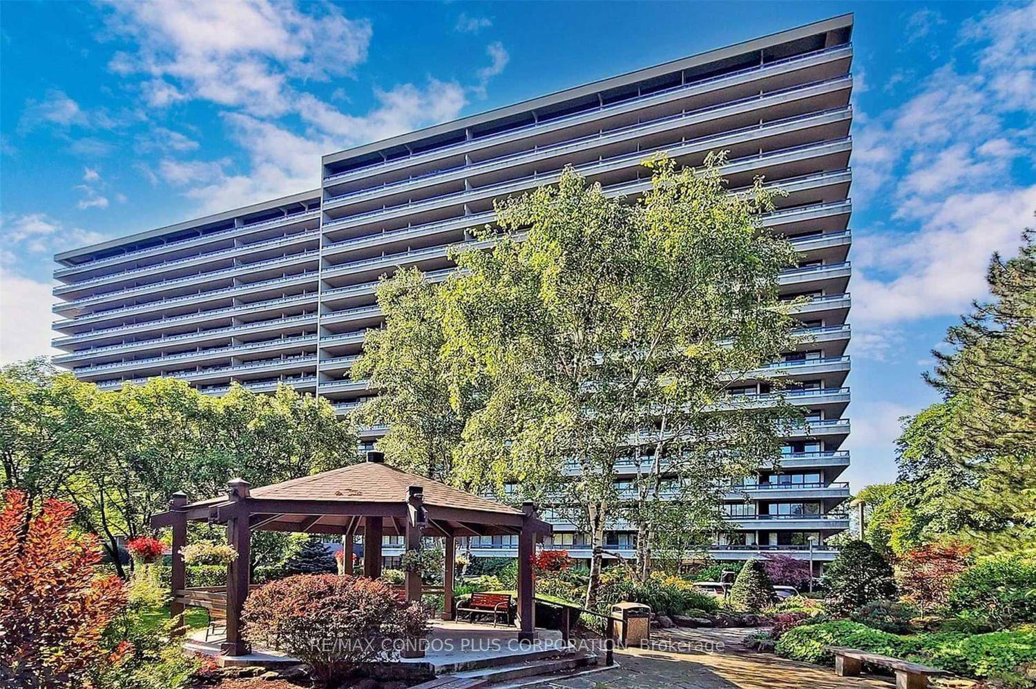 Client RemarksSpacious 3 Bedroom Two 2 Bathroom Condo At The Gazebo Prime Yonge Street Location.