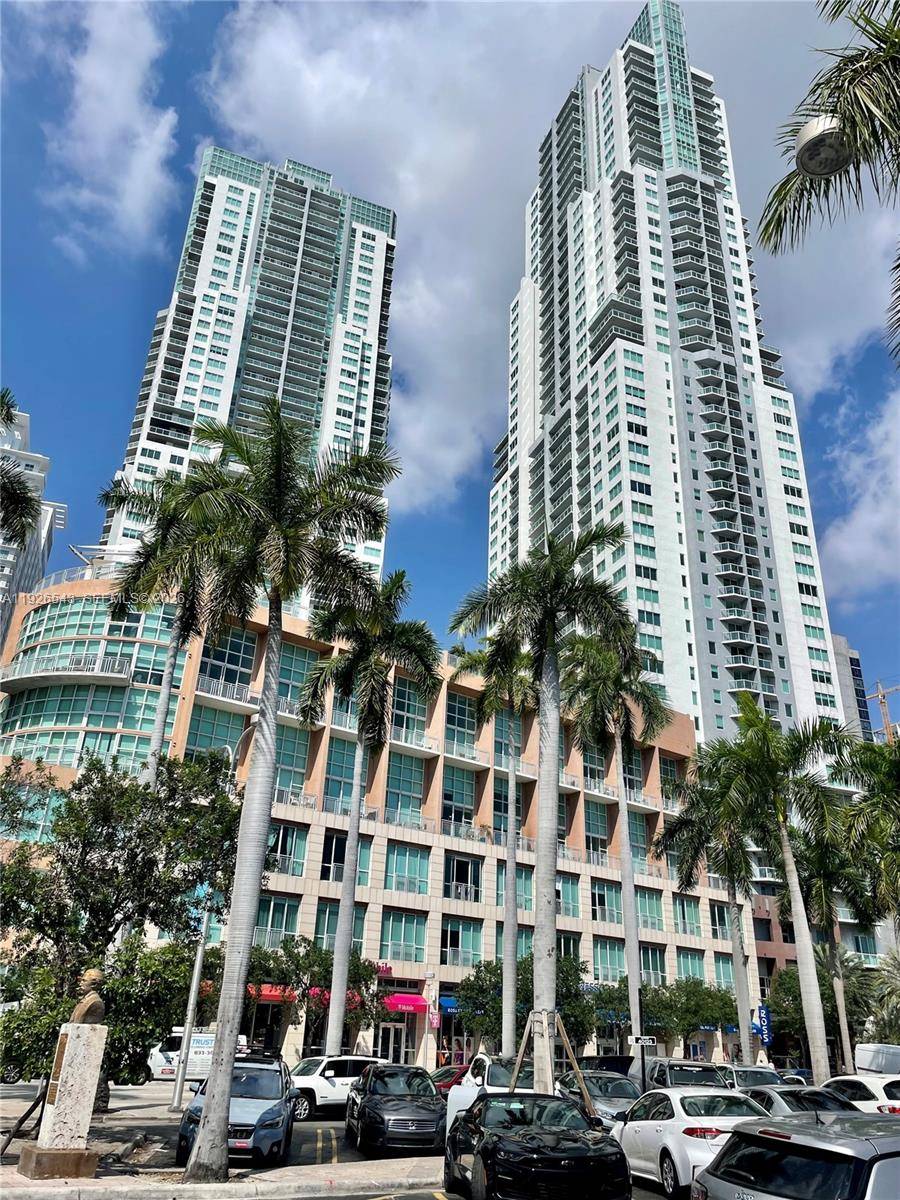 Prime location ! Waterfront Luxury building across from Miami largest Bayfront Park.