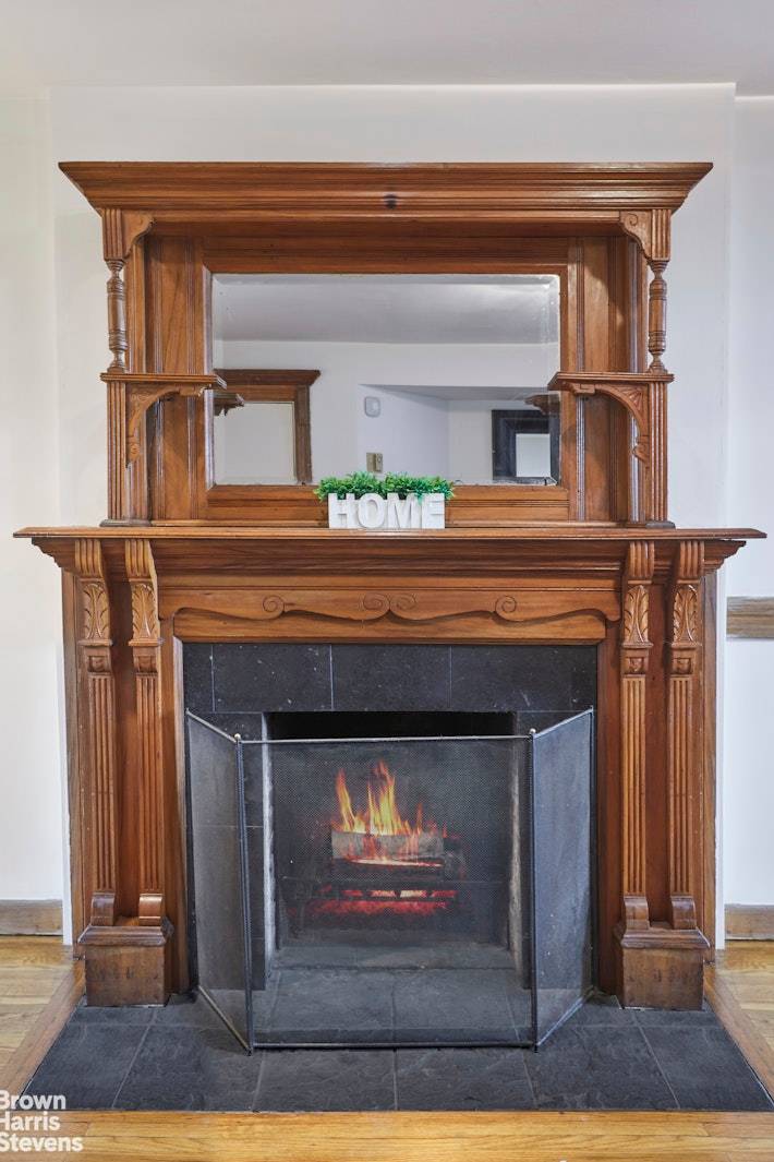 Romeo amp ; Juliet PIED A TERRE Central Park CONDO w FIREPLACE Right out of a fairy tale this elevator mansion condo duplex studio has a wood burning Fireplace and ...