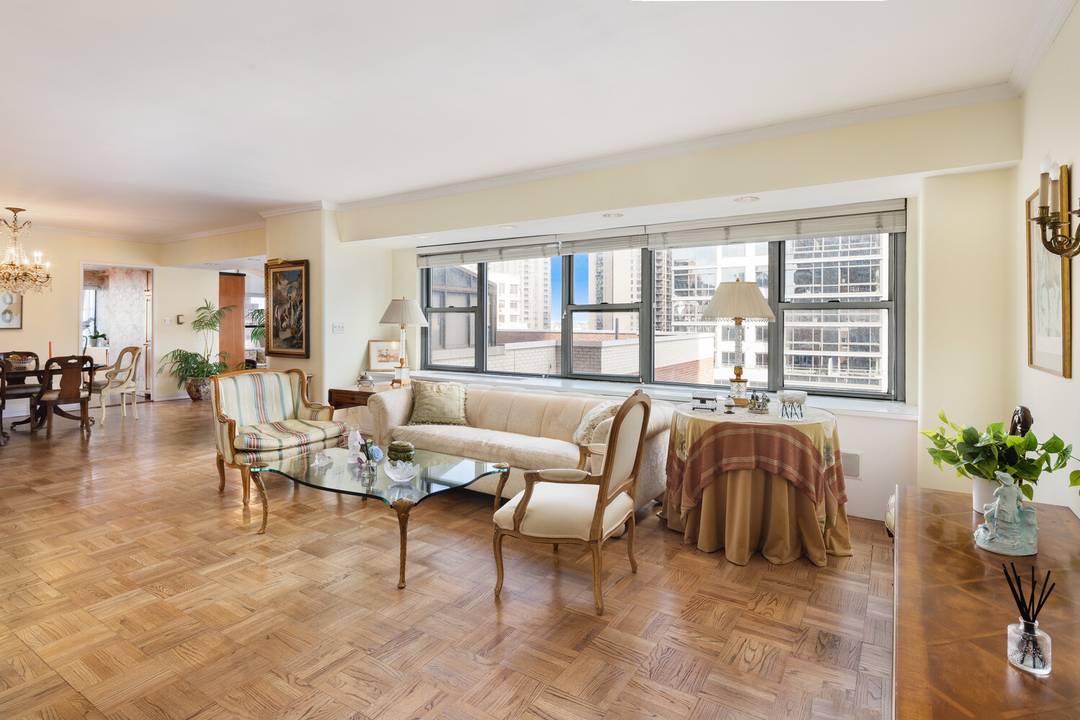 Sprawling 8 Room Duplex in the heart of the Upper East Side for an Incredible Price !