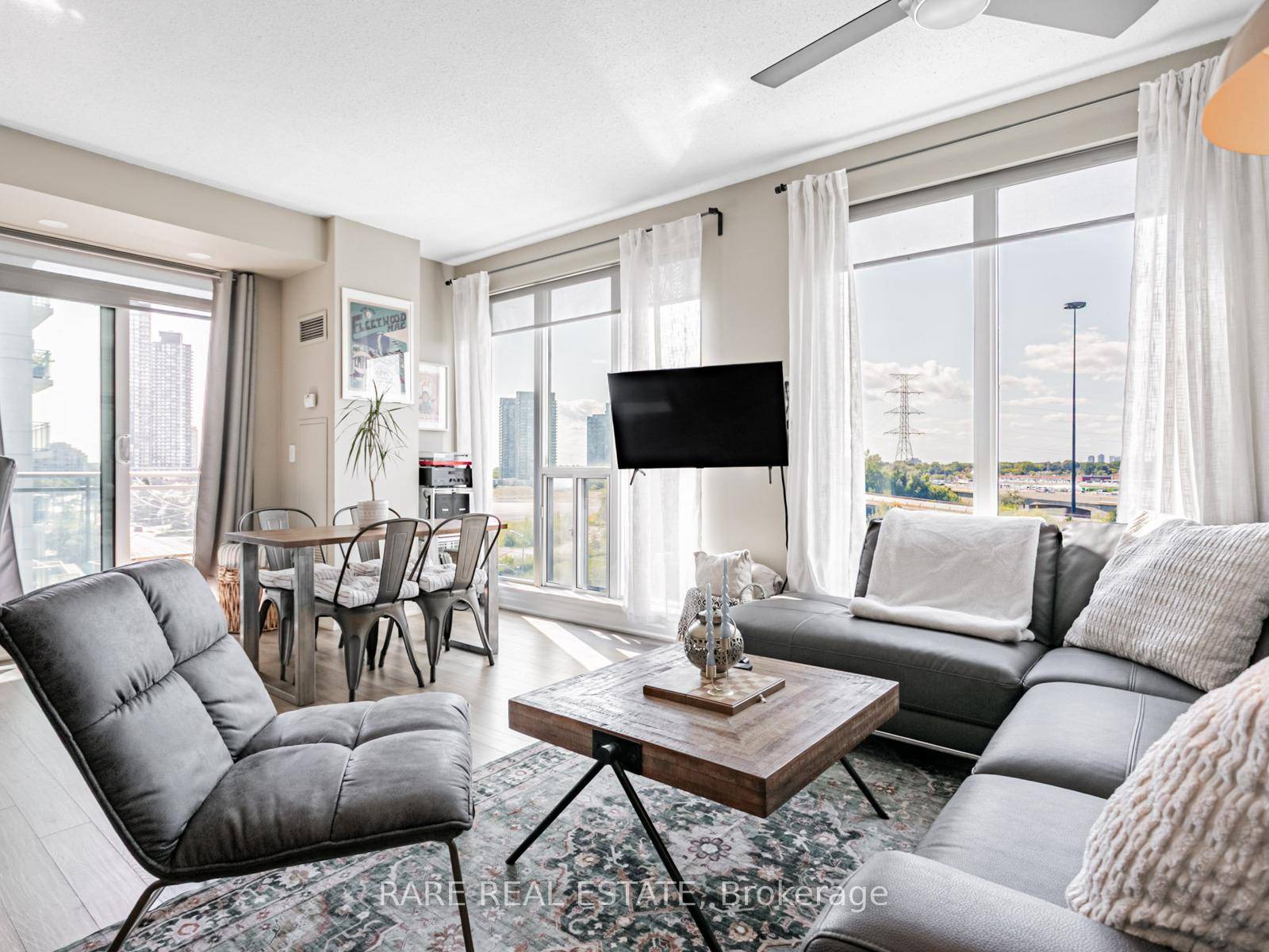 Large 850 sq. ft corner 2 bedroom unit in Voyager condos.