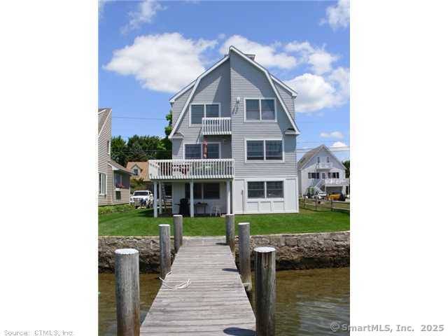 Terrific vacation spot right on the harbor with a dock !