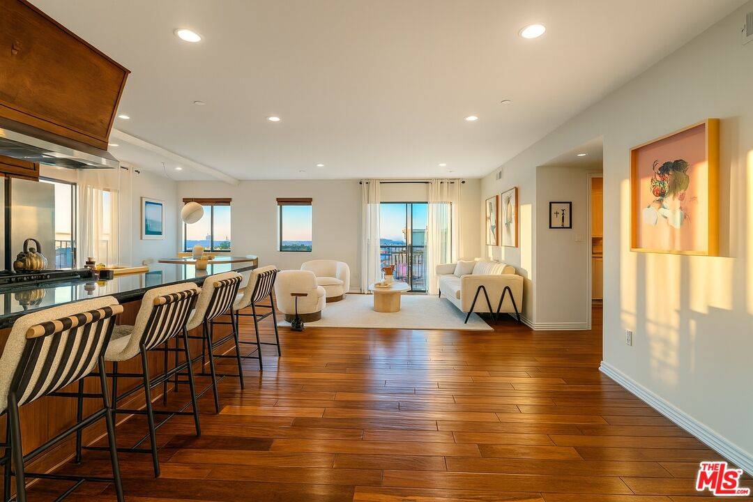 1146 Hacienda Pl 2BR Sunset Strip La