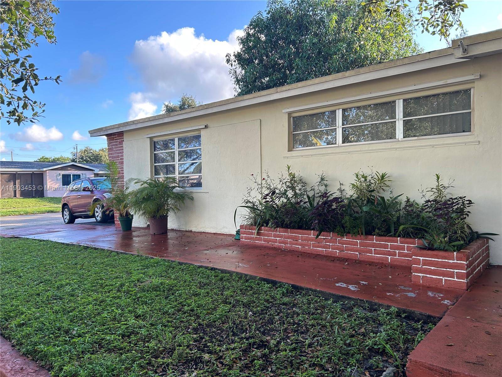 Single Family Home in Central Hollywood 4 Bed 3 Baths Additional Utility Rooms can be used as a Room or Extra Storage Closet.