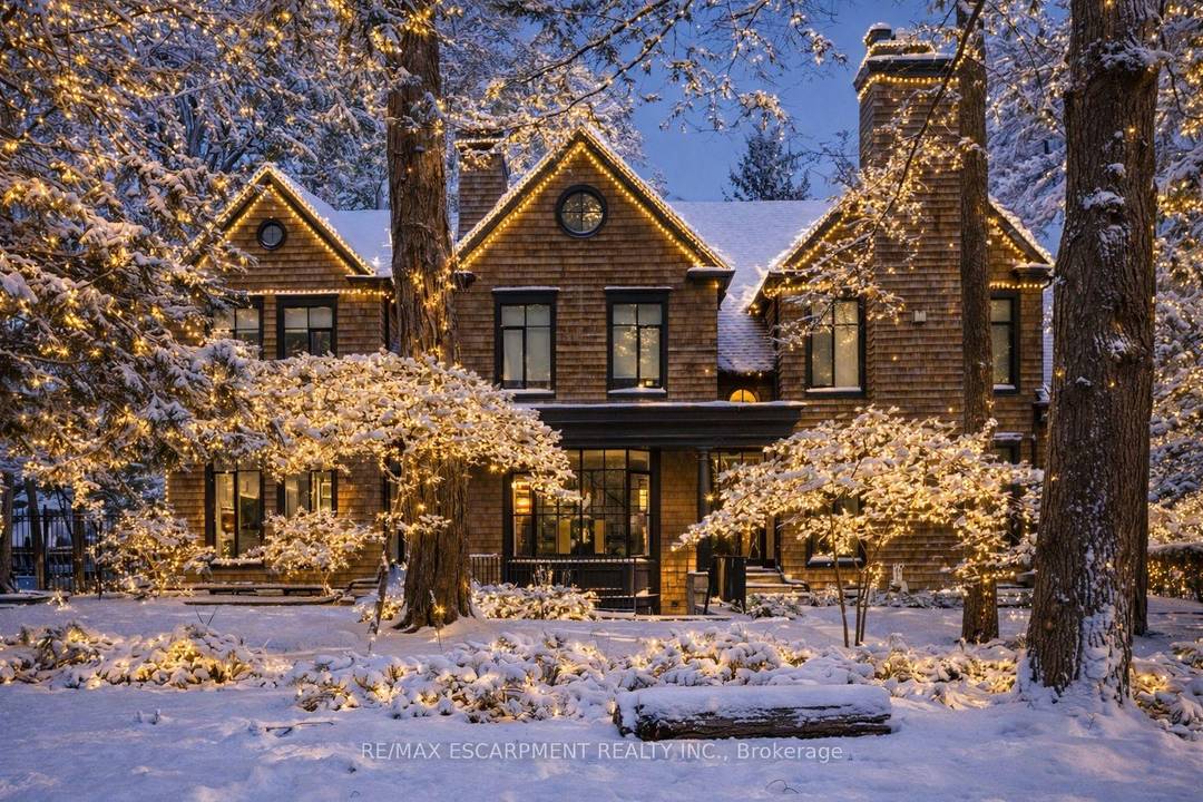 Completely remastered amp ; set in prestigious Lorne Park Estates, this award winning home combines modern Cape Cod finishes w contemporary elegance.