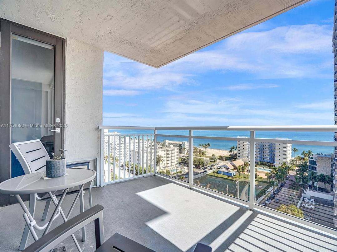 Welcome home ! This elegant and bright condo has stunning ocean and Intracoastal views throughout the unit.