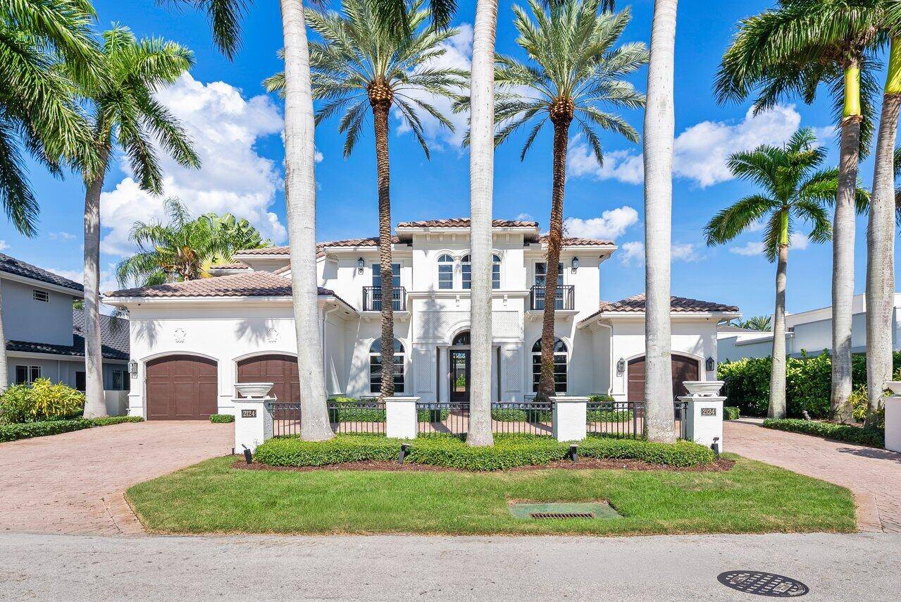 2124 W Maya Palm is a beautiful transitional home in Royal Palm Yacht and Country Club.
