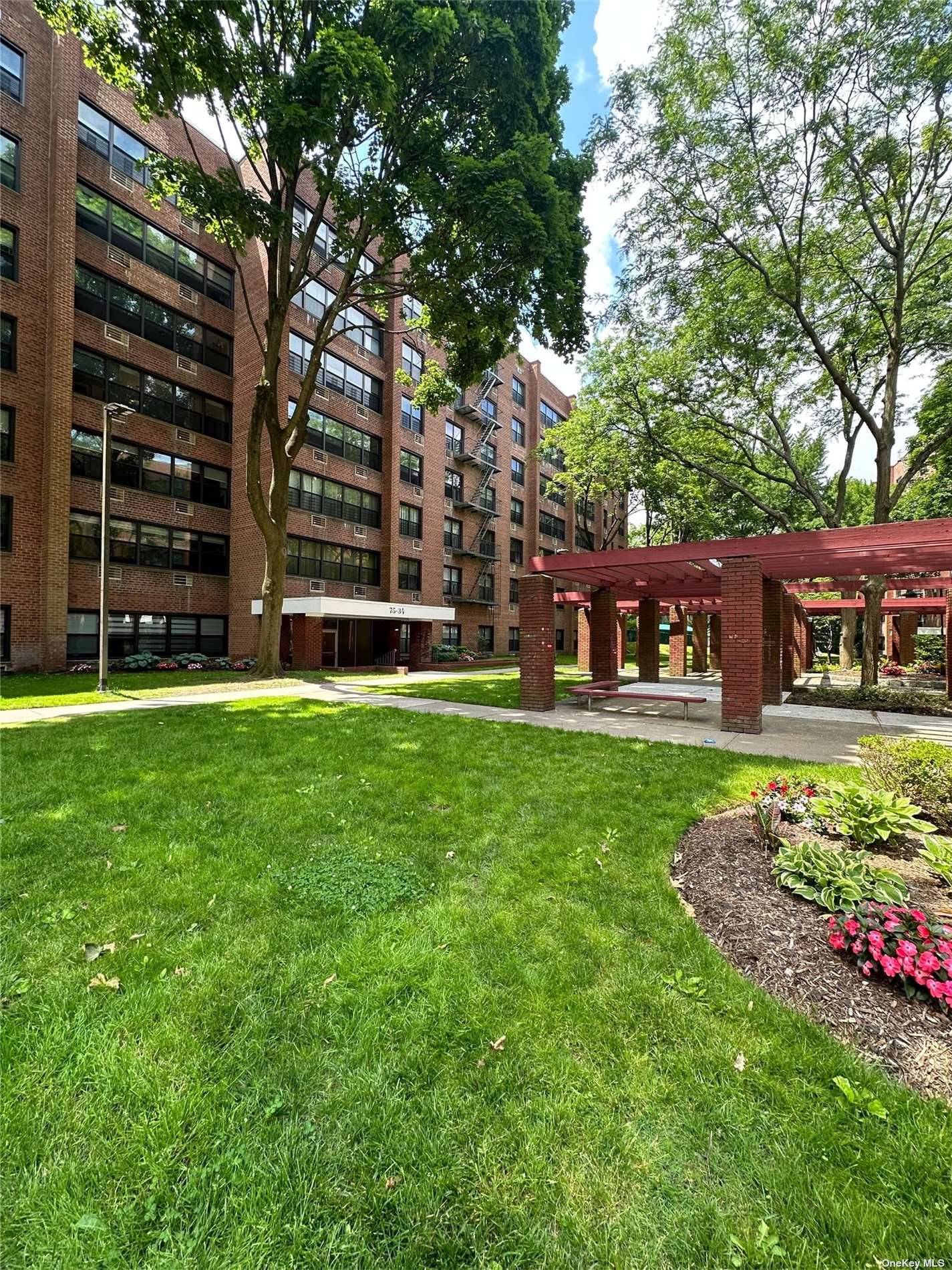 Bright, oversized 3 bedrooms and 2 bath apartment available in a park like setting !