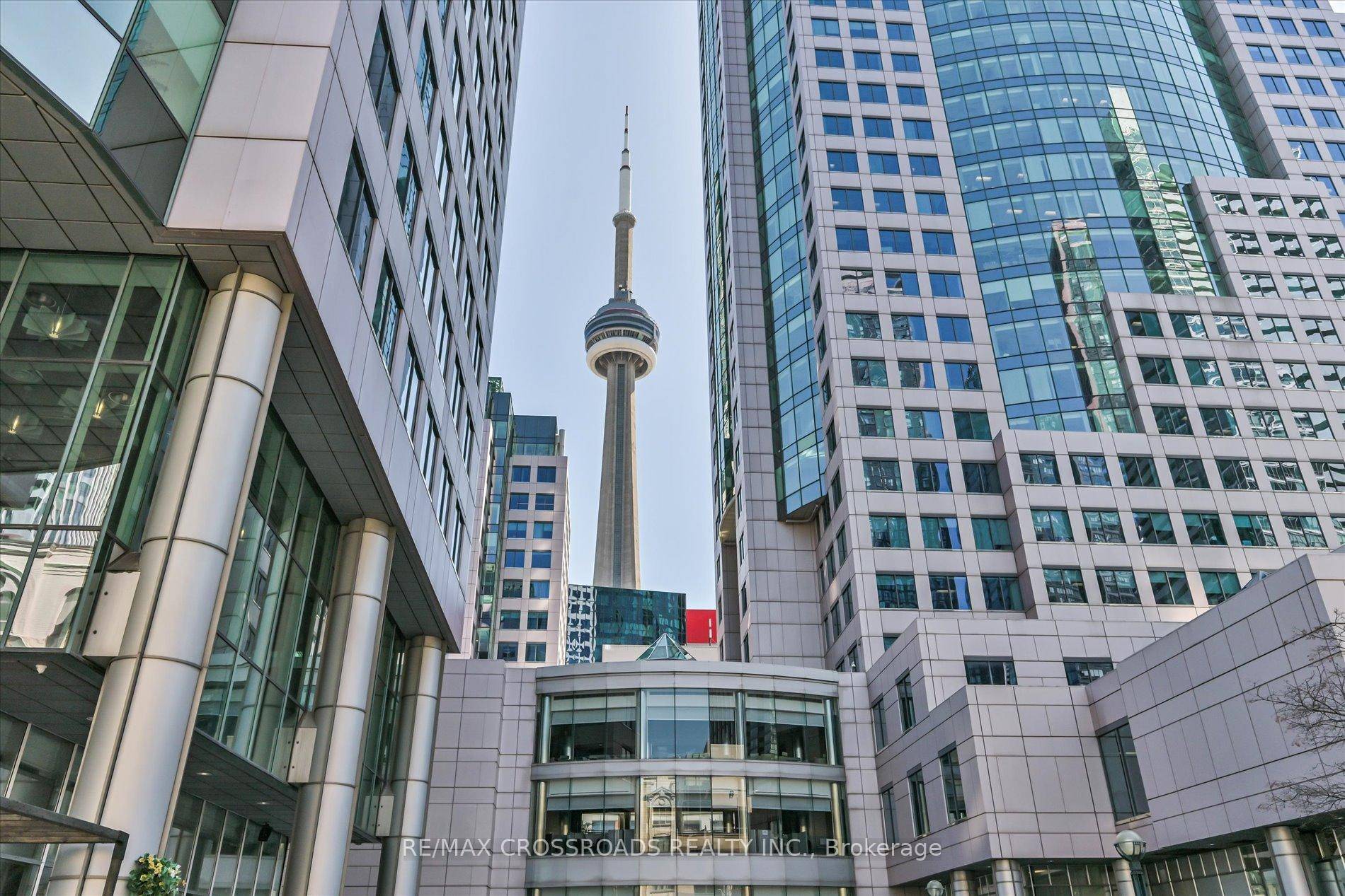 Prestigious Theatre Park Condo In The Heart Of Financial Entertainment District !